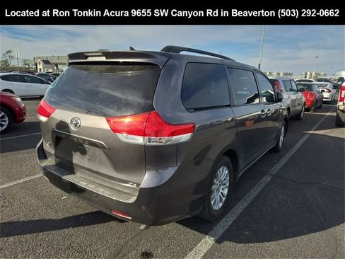 Used 2014 Toyota Sienna XLE w/ XLE Premium Package image 6
