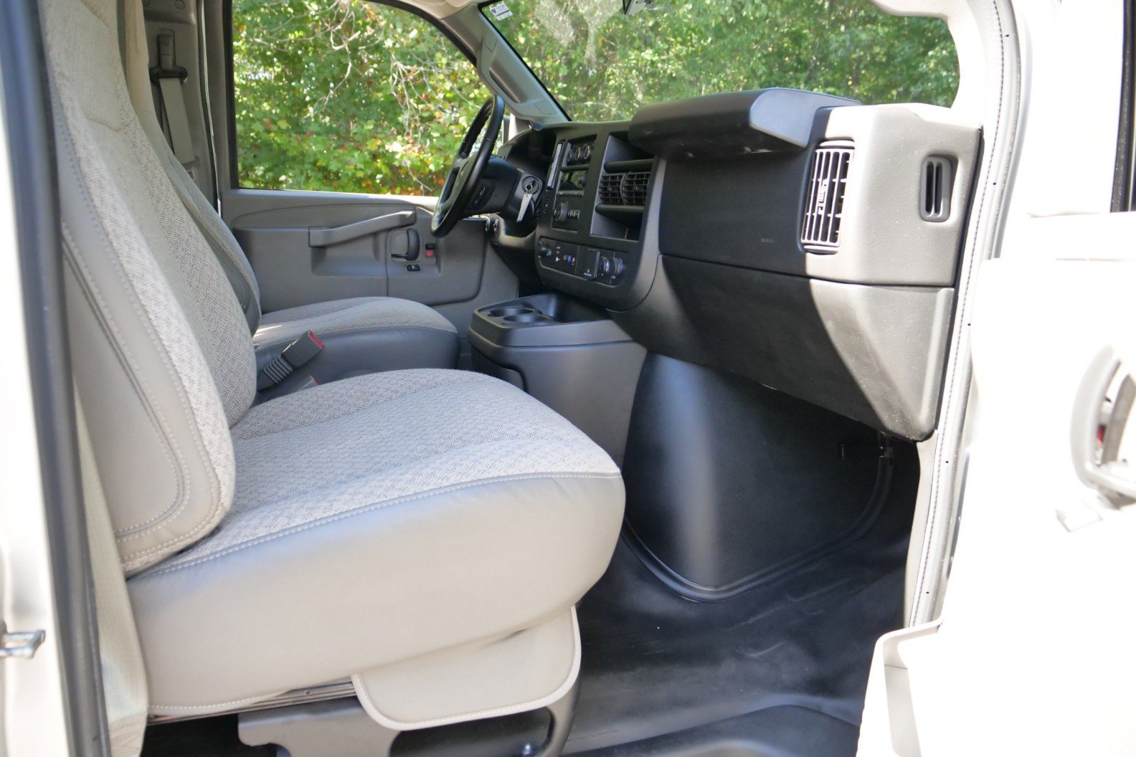 Used 2022 GMC Savana 2500 w/ Communications Package RWD image 26