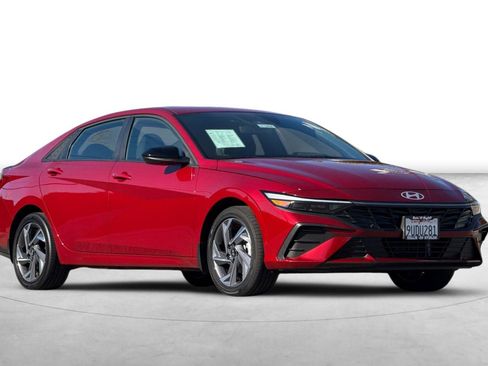 Certified 2025 Hyundai Elantra SEL image 11