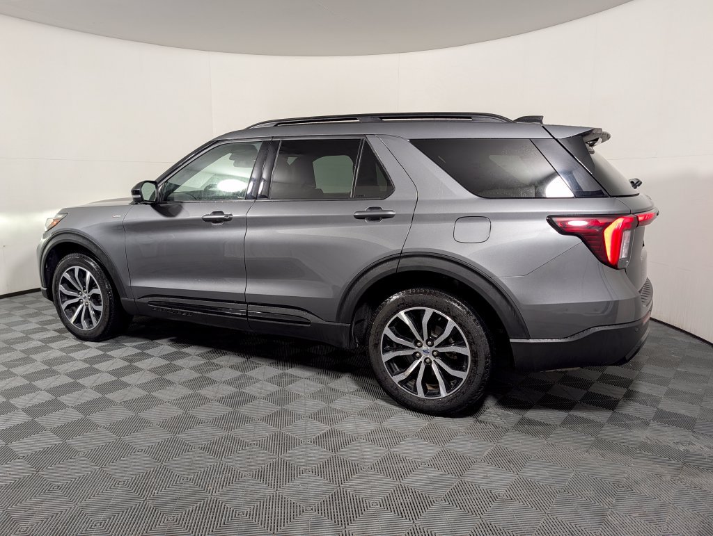Certified 2025 Ford Explorer ST-Line AWD/4WD image 5