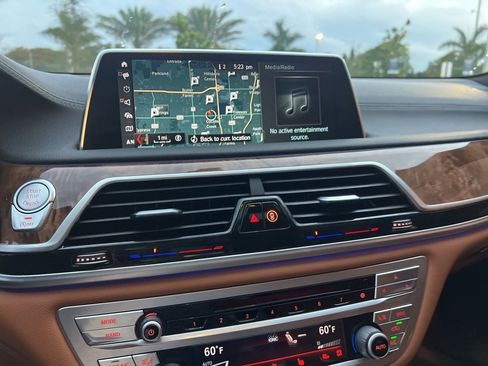 Used 2018 BMW 750i image 50