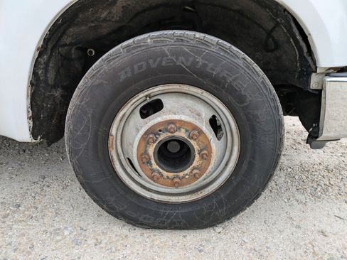 Used 2009 Ford F350 XL image 11