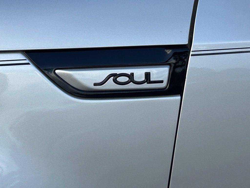 Used 2017 Kia Soul + FWD image 16