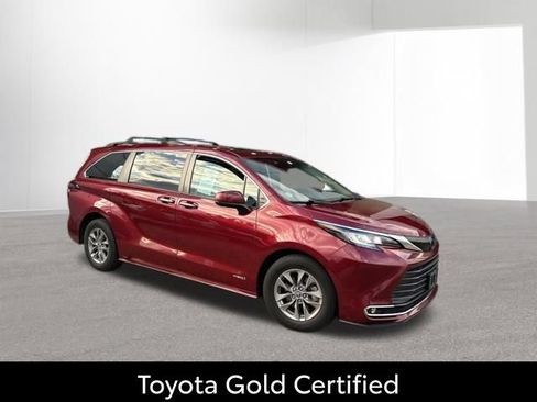Used 2021 Toyota Sienna XLE w/ XLE Plus Package FWD image 1