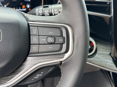 Used 2024 Jeep Wagoneer L Series III w/ Flexible Seating Group AWD/4WD image 30