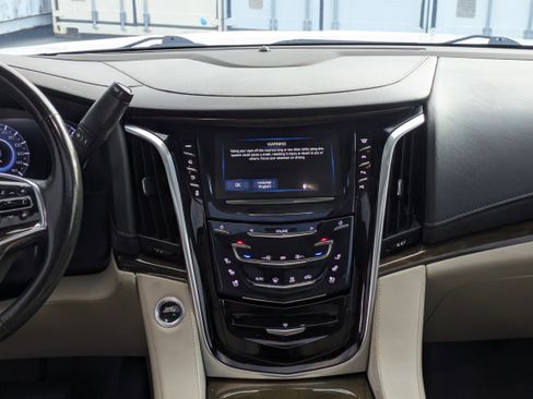 Used 2020 Cadillac Escalade Premium Luxury image 20
