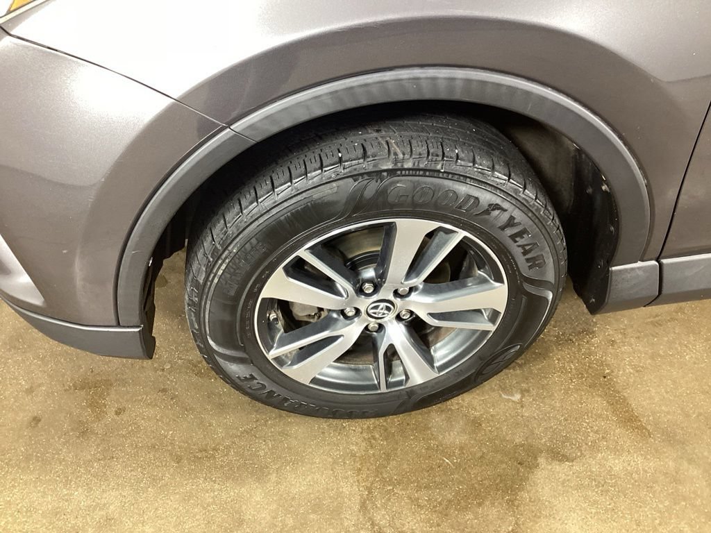Used 2018 Toyota RAV4 XLE FWD image 25