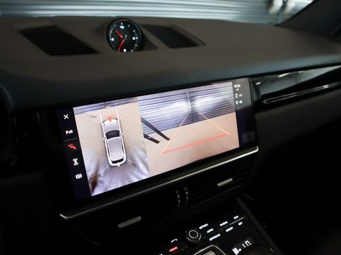 Certified 2023 Porsche Cayenne Platinum Edition AWD/4WD image 23