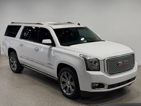 Used 2015 GMC Yukon XL Denali w/ Touring Package AWD/4WD image 20