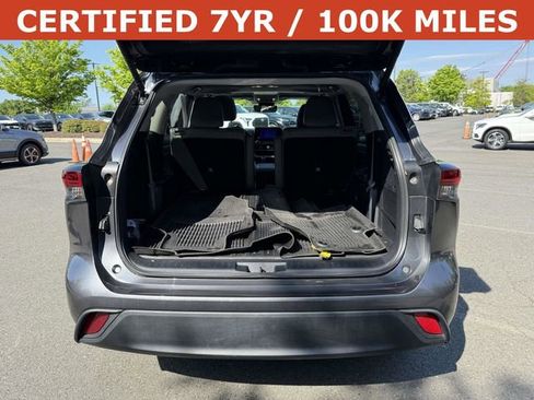 Used 2024 Toyota Highlander XLE FWD image 12
