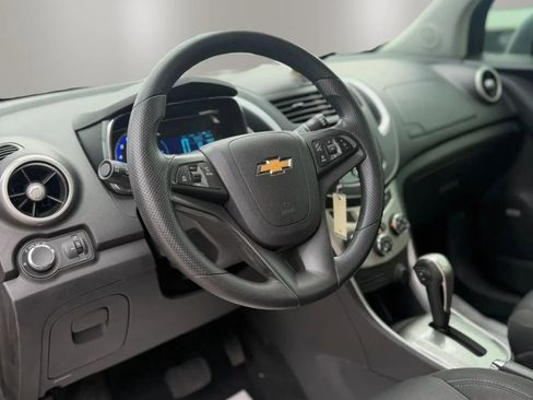 Used 2015 Chevrolet Trax LT w/ LT Sun and Sound Package FWD image 12