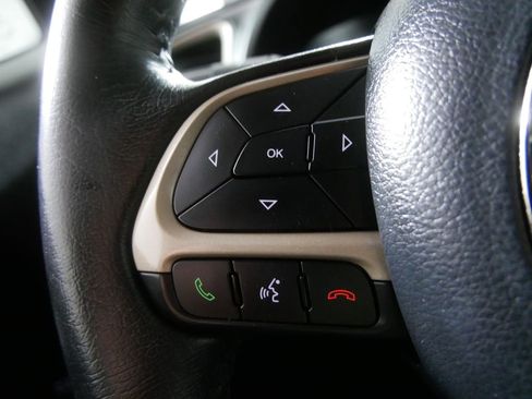 Used 2016 Jeep Renegade Latitude AWD/4WD image 21