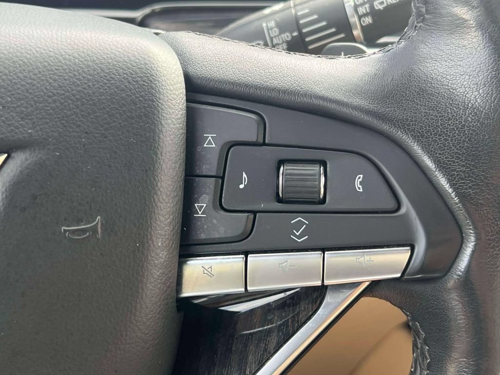 Used 2021 Cadillac Escalade Premium Luxury AWD/4WD image 26