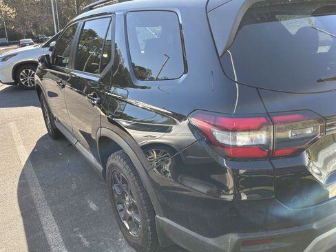Used 2025 Honda Pilot TrailSport image 8