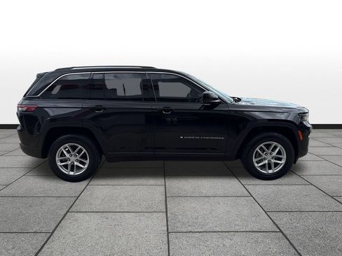 Used 2024 Jeep Grand Cherokee Laredo AWD/4WD image 6