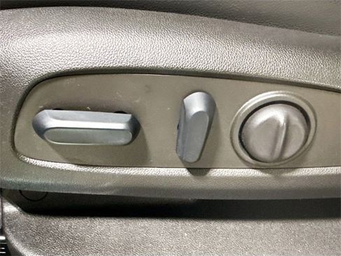 Used 2022 GMC Acadia SLT w/ Preferred Package image 22