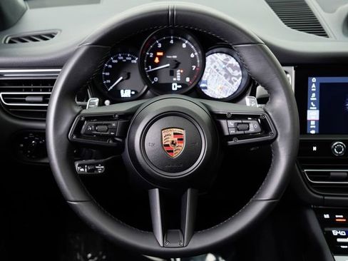Certified 2025 Porsche Macan AWD/4WD image 15