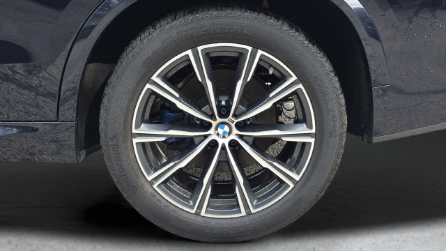 Used 2022 BMW X5 xDrive40i w/ M Sport Package AWD/4WD image 17