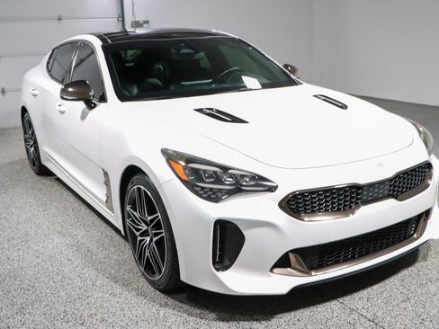 Used 2022 Kia Stinger GT1 RWD image 5