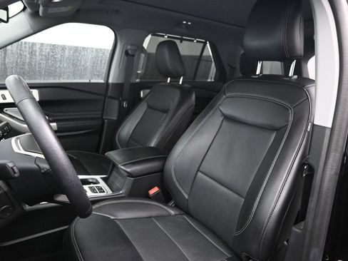 Used 2024 Ford Explorer Limited w/ Limited Technology Package RWD image 21