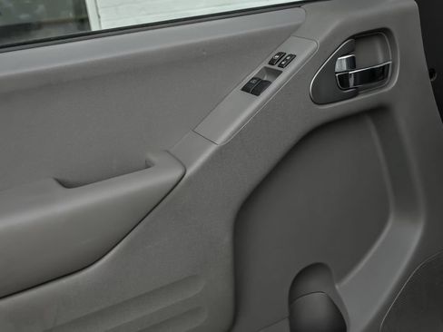 Used 2021 Nissan Frontier S RWD image 11