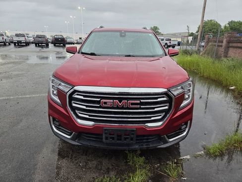 Used 2022 GMC Terrain SLT w/ LPO, Floor Liner Package AWD/4WD image 2