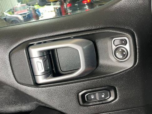 Used 2020 Jeep Gladiator Overland AWD/4WD image 21