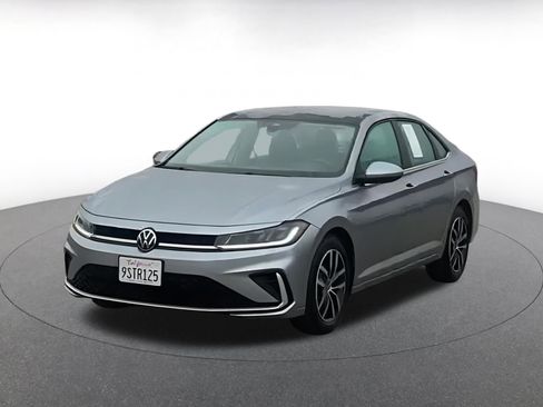 Used 2025 Volkswagen Jetta SE image 10