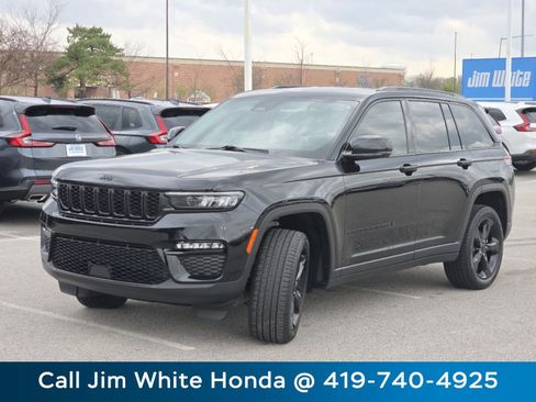Used 2023 Jeep Grand Cherokee Limited w/ Black Appearance Package image 13