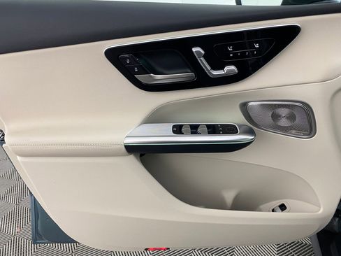 Used 2026 Mercedes-Benz GLC 300 4MATIC image 11