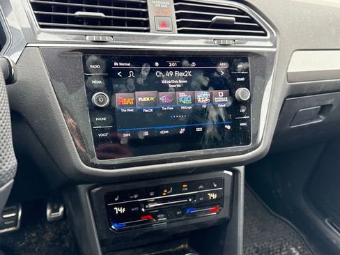 Used 2022 Volkswagen Tiguan SE R-Line image 24
