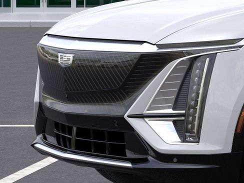 Used 2025 Cadillac Lyriq Luxury AWD/4WD image 13