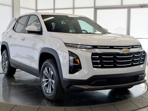 Used 2026 Chevrolet Equinox LT w/ Safety and Technology Package image 2