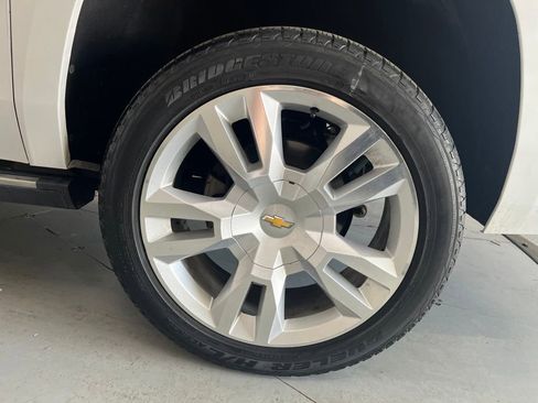 Used 2019 Chevrolet Suburban Premier AWD/4WD image 14