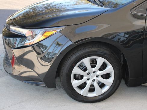 Used 2022 Toyota Corolla LE image 17