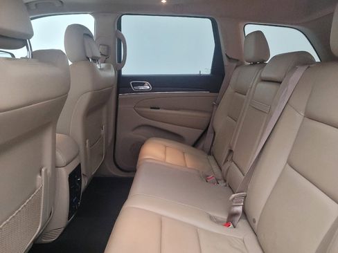 Used 2017 Jeep Grand Cherokee Limited image 18