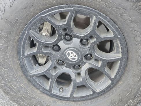 Used 2022 Toyota Tacoma SR image 29