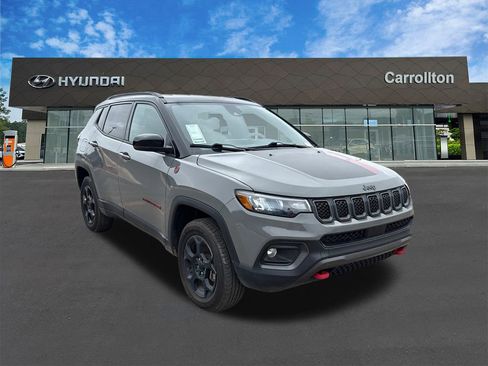 Used 2024 Jeep Compass Trailhawk image 3