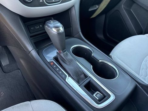 Used 2019 Chevrolet Equinox LS FWD image 27