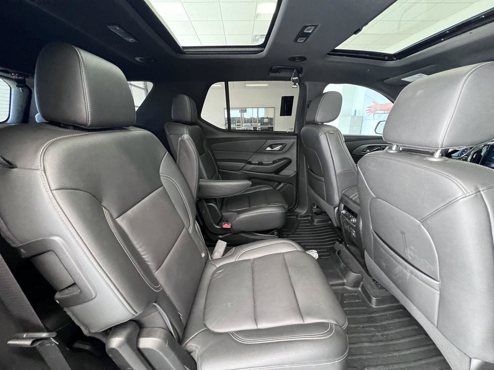 Used 2023 Chevrolet Traverse LT w/ LT Premium Package AWD/4WD image 18