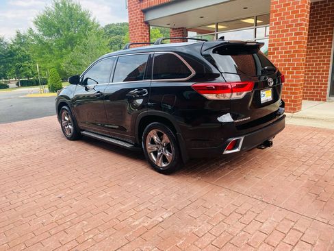 Used 2019 Toyota Highlander Limited Platinum image 4