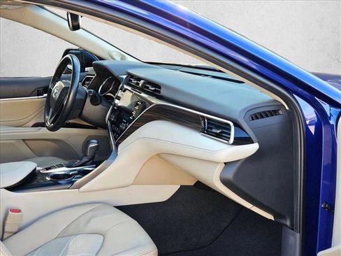 Used 2018 Toyota Camry XLE w/ Audio Package FWD image 18