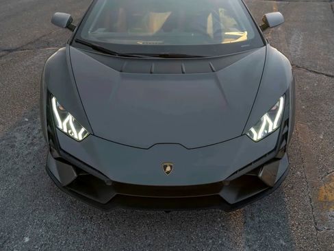Used 2023 Lamborghini Huracan Tecnica image 23