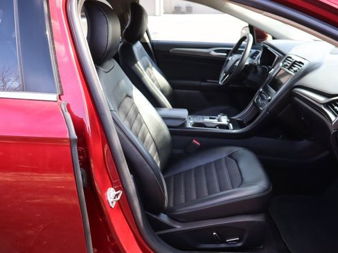 Used 2017 Ford Fusion SE w/ Equipment Group 201A image 22