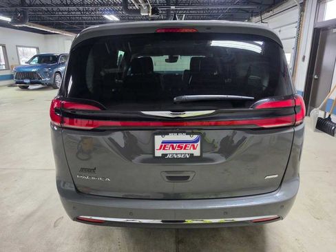 Used 2024 Chrysler Pacifica Touring-L image 5