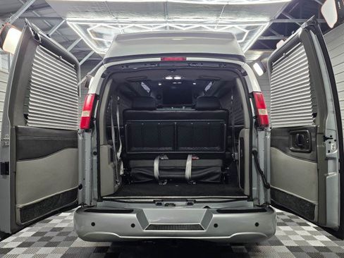 Used 2018 GMC Savana 2500 Extended w/ Enhanced Convenience Package RWD image 11