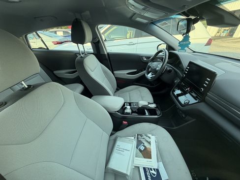 Used 2021 Hyundai Ioniq SE FWD image 4