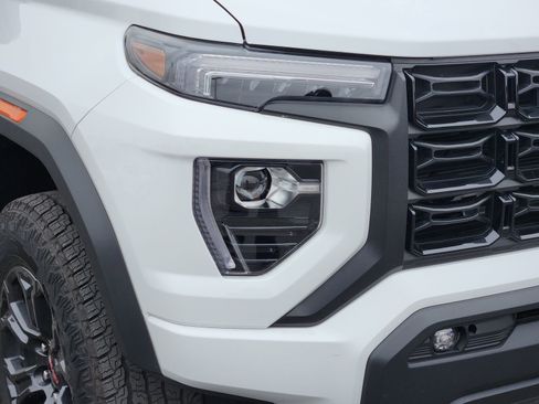 New 2025 GMC Canyon Elevation w/ Convenience Package image 10