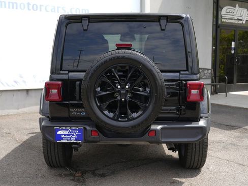 Used 2025 Jeep Wrangler Unlimited Sahara w/ Safety Group AWD/4WD image 6