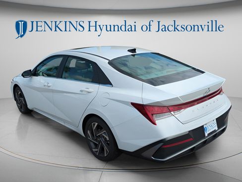 New 2025 Hyundai Elantra SEL FWD image 5